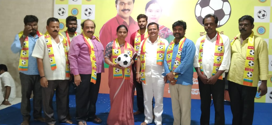 ನೂರಾರು ಕಾರ್ಯಕರ್ತರು ಕೆ.ಆರ್.ಪಿ ಪಿ.ಸೇರ್ಪಡೆ.ನಿಮ್ಮ ಊರಿನ ಹೆಣ್ಣು ಮಗಳು ಆಶೀರ್ವದಿಸಿ ಗಾಲಿಲಕ್ಷ್ಮಿ ಅರುಣಾ. ನೂರಾರು ಕಾರ್ಯಕರ್ತರು ಕೆ.ಆರ್.ಪಿ ಪಿ.ಸೇರ್ಪಡೆ.ನಿಮ್ಮ ಊರಿನ ಹೆಣ್ಣು ಮಗಳು ಆಶೀರ್ವದಿಸಿ ಗಾಲಿಲಕ್ಷ್ಮಿ ಅರುಣಾ.