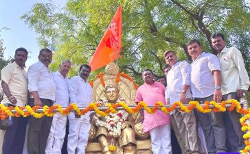 ಪ್ರೊ ಬಿ ಕೃಷ್ಣಪ್ಪ ಸ್ಥಾಪಿತ ಕರ್ನಾಟಕ ದಲಿತ ಸಂಘರ್ಷ ಸಮಿತಿಯ ವತಿಯಿಂದ ಬಸವಣ್ಣ ಪ್ರತಿಮೆಗೆ ಮಾಲಾರ್ಪಣೆ.