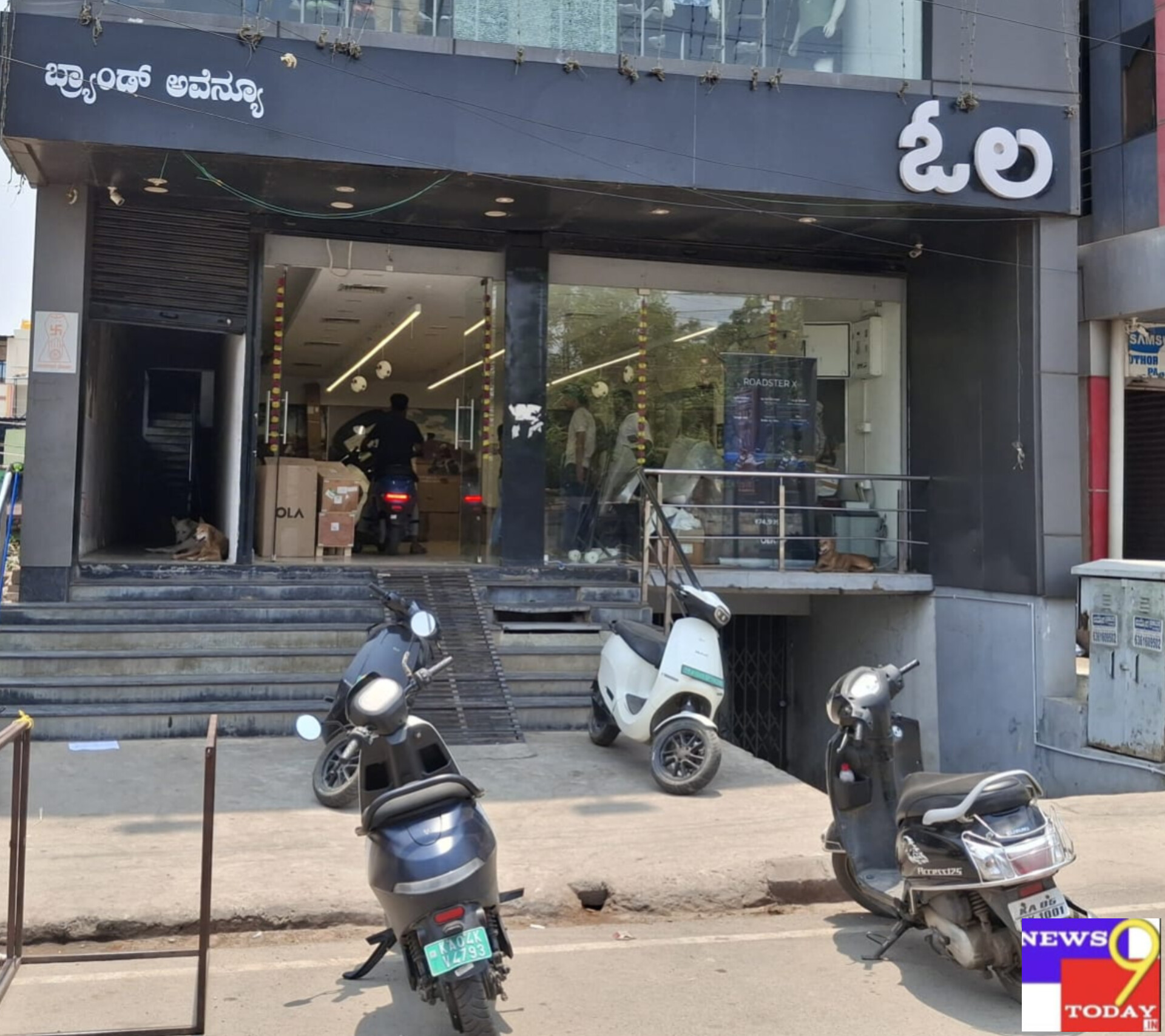 ಓಲ Ev ವಾಹನ ಯಾರಡು ಶೋ ರೂಮ್ ಗಳು ಮೇಲೆ RTO, ಅಧಿಕಾರಿಗಳು ದಾಳಿ ಯಾಲ್ಲವು ರಹಸ್ಯ!!. ಇದರ ಮರ್ಮ ಏನು.??. ಸಾರಿಗೆ ಇಲಾಖೆ ಗೆ ಭಯ ಇಲ್ಲವೇ, ಕ್ರಮ ಇಲ್ಲವೇ??.