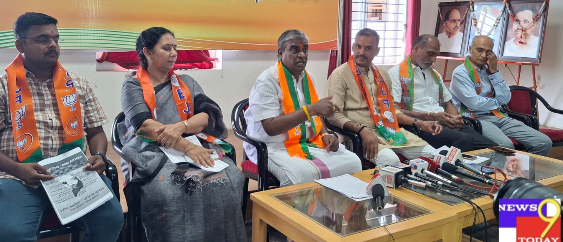 ಟೀಕೆ,ಟಿಪ್ಪಣಿ ಗಳುಗೆ ಗುರಿಯಾದ ಕಾಂಗ್ರೆಸ್ ಸಮಾವೇಶ.!!. ಯಾರಡು ವರ್ಷದ ಸಮಾವೇಶ, ಮುಗಿಬಿದ್ದ,ಬಿಜೆಪಿ