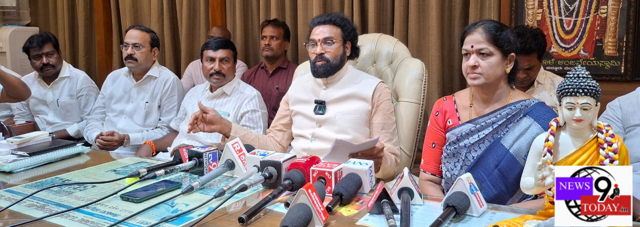 ವಾಲ್ಮೀಕಿ ಹಗರಣ ಹಣ ವಾಪಸ್ಸು ಮಾಡಿದ್ದೀವಿ ಎಂದು ಹೇಳುತಾನೇ ಸಂತೋಷ್ ಲಾಡ್ ಇವರು ಗೆ ಏನಾದರೂ ಇದಿಯಾ??. ಶ್ರೀರಾಮುಲು. ಪ್ರಶ್ನೆ.